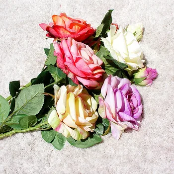1 saišķis lielu rožu pušķi kāzām, līgavas piederumi likvidēšana, vāzes, sadzīves izstrādājumi lētu mākslīgo plastmasas ziedi
