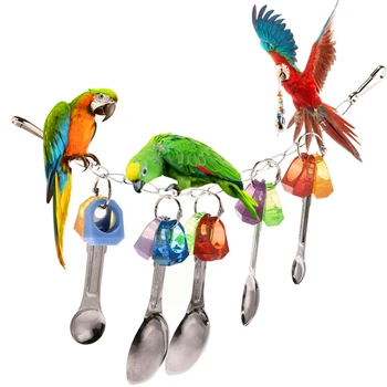 2019 Krāsains Papagailis Rotaļlietas Apturēšanu Karājas Čības Metāla Karoti Pet Putnu Papagailis Sakost Rotaļlietas Putnu Būris Rotaļlietas Papagaiļi Putni