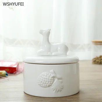 Balts cute dzīvnieku vāvere trīsdimensiju reljefa keramikas rotaslietas lodziņā kāzu konfektes, gredzens, auskari, rotaslietas uzglabāšanas kaste amatniecības