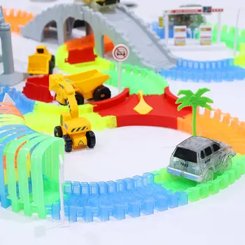 Dzelzceļa Burvju Dziesmu Kvēlojošs Elastīgu Auto Rotaļlietas Bērniem Sacīkšu Līkumu Dzelzceļa DIY Led Zibspuldze Gaismas Rotaļlietas Bērniem