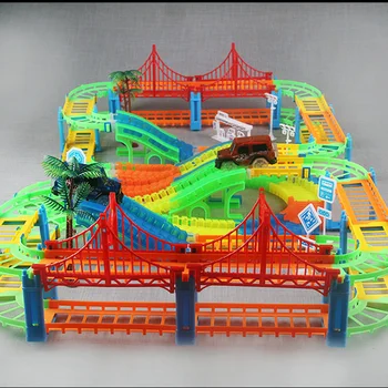 JAUNU 2in1Railway Elastīgiem Sliežu Auto Uzstādīts Apgaismojums Sacīkšu Auto Spīd Tumsā Dziesmu Rotaļlietas Transportlīdzekļa Modelis Vilcienu Dāvanu Zēns Mazulis