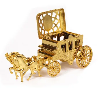 Royal Carriage Dizainu Kāzu Favor Kastes/Konfekšu Kaste/Kāzu Konfekšu Kaste Zelta un Sudraba Pelnrušķīte Tēmu