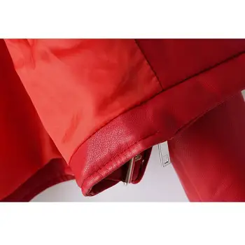 Sarkana ādas jaka sievietēm, savukārt, apkakles rāvējslēdzēju mētelis ar garām piedurknēm gadījuma mākslīgās ādas riverdale black jakām ir 2021.