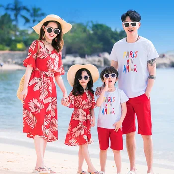 Vasarā Ģimenes Saskaņojot Tērpiem Māte Meitu Pludmales Kleitas sarkana šifona Tētis Dēlam T-krekls+Šorti Pāri Matching Apģērbi