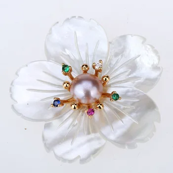 Yacq Sieviešu Saldūdens Pērļu Kubiskais Cirkonijs (CZ) White Shell Ziedu Magnētisko Broša Pin Luksusa Roku darbs Rotaslietas Ziemassvētku Dāvanas