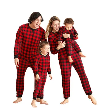 Ziemassvētku Atbilstošas Ģimenes Drēbes Homewear Melnā Un Sarkanā Pledi Atpūtas Pidžamu Mamma, Tētis, Bērns, Bērns Sarkans