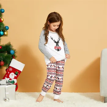 Ģimenes Ziemassvētku Matching Pidžamas Komplekts 